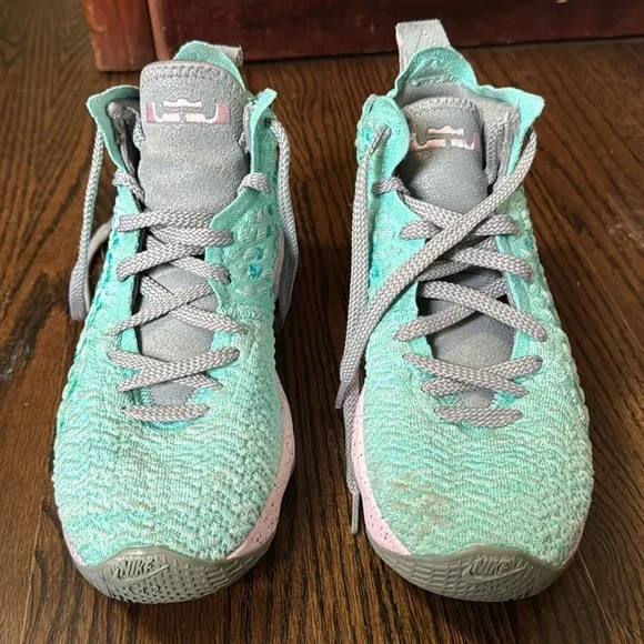 Nike LeBron James XVII 17 GS South Beach Aqua Pink - Size 6Y Basketball - Picture 3 of 7